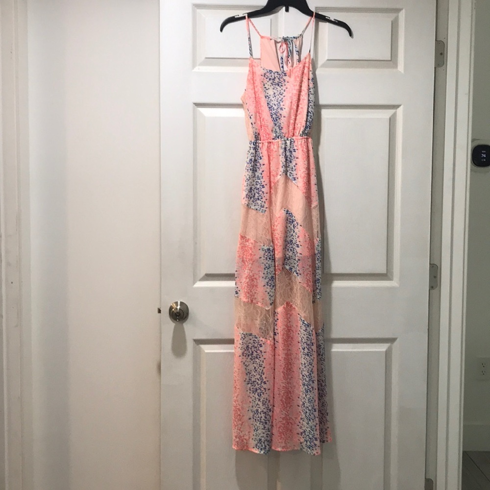 Maxi dress with lace